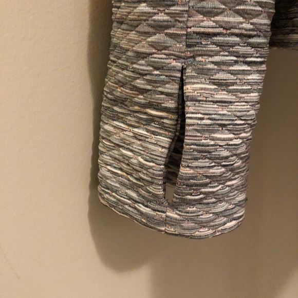 Athleta Long Sleeve Size Medium - Picture 5 of 6